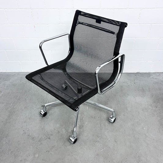 Eames Aluminium Chair, EA 117 Work, Vitra, Netz, schwarz
