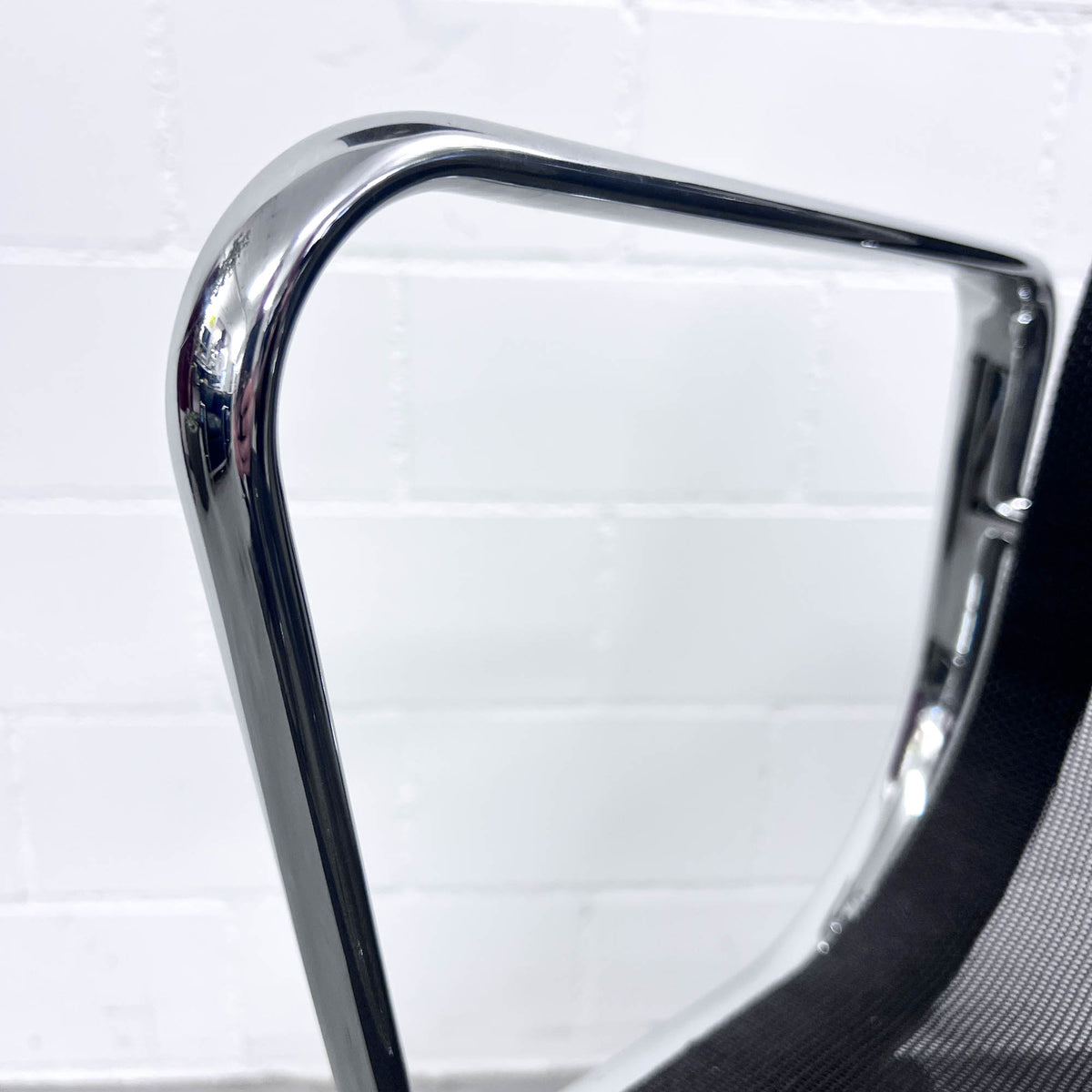 Eames Aluminium Chair, EA 108 SA, Vitra, Netz, schwarz