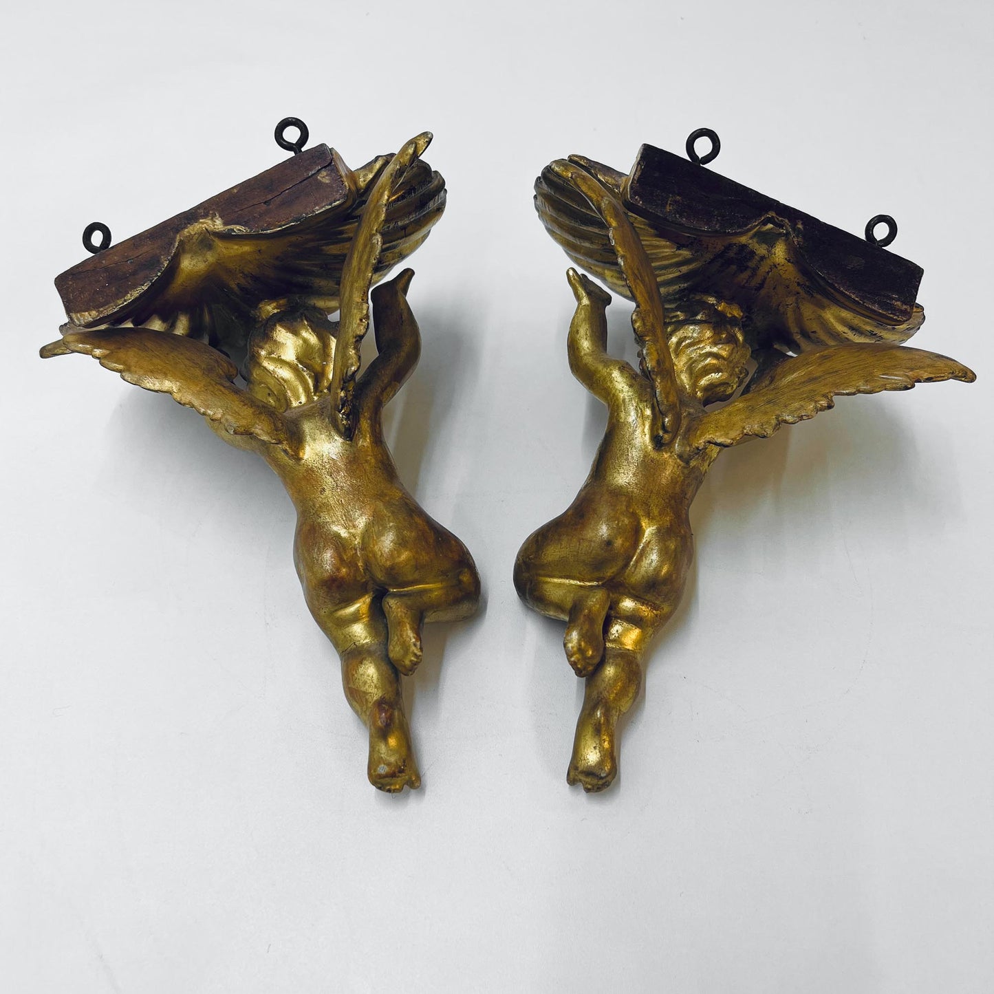 Zwei Engel mit Muscheln, Wanddekoration