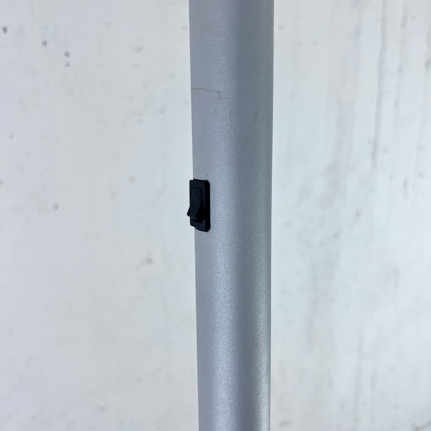 NYX Karboxx Linea Terra Buero Stehleuchte grau Solutionpool