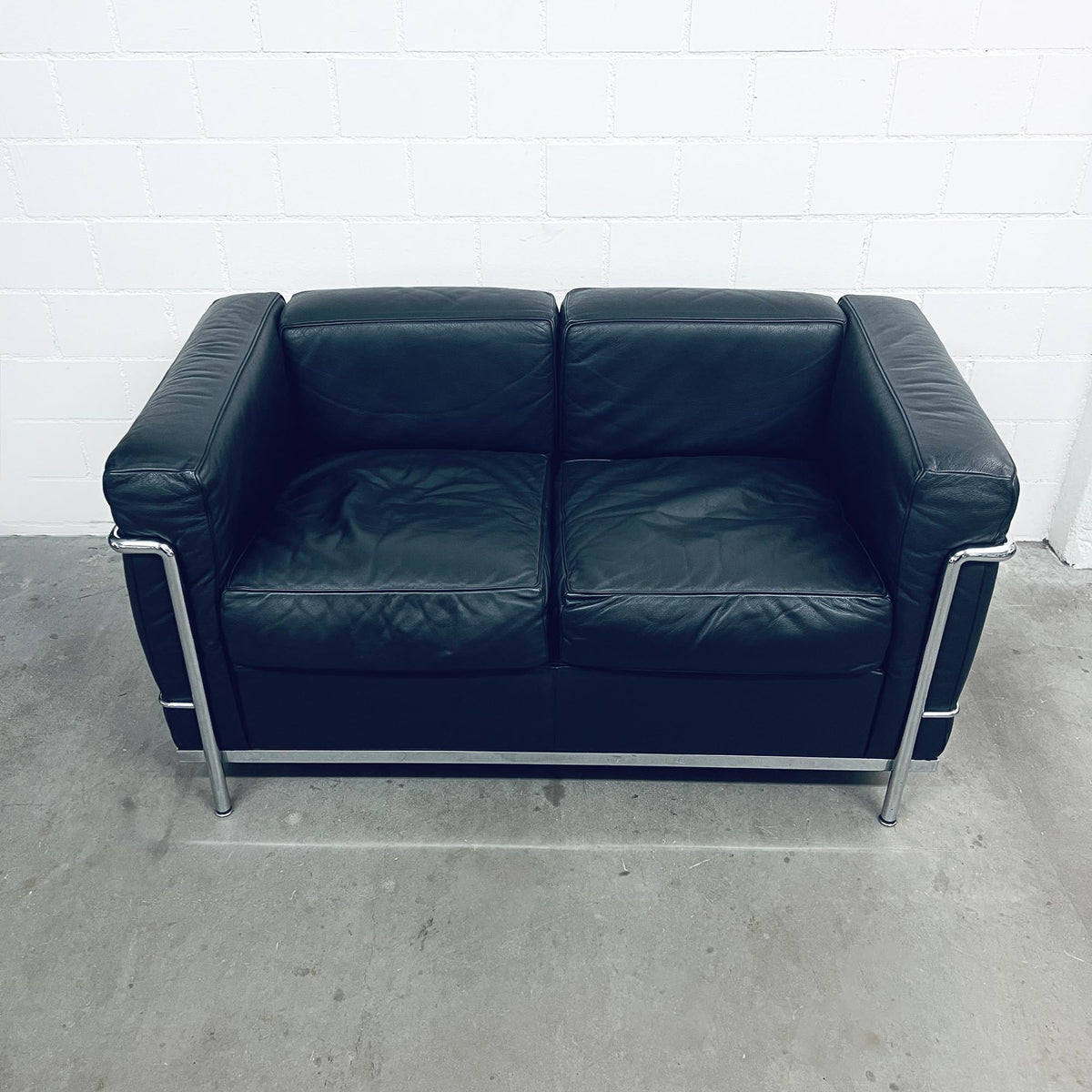 Sofa Le Corbusier LC2, 2-Plätzer, Leder-schwarz