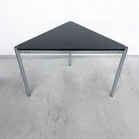 USM Dreieckstisch, Eiche Schwarz, 75x75cm, Q3