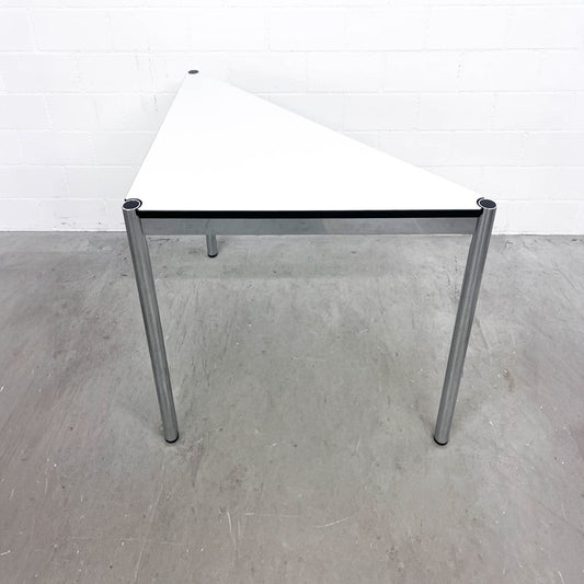 USM Dreieckstisch, Kunstharz Perlgrau, 75x75cm, Q2