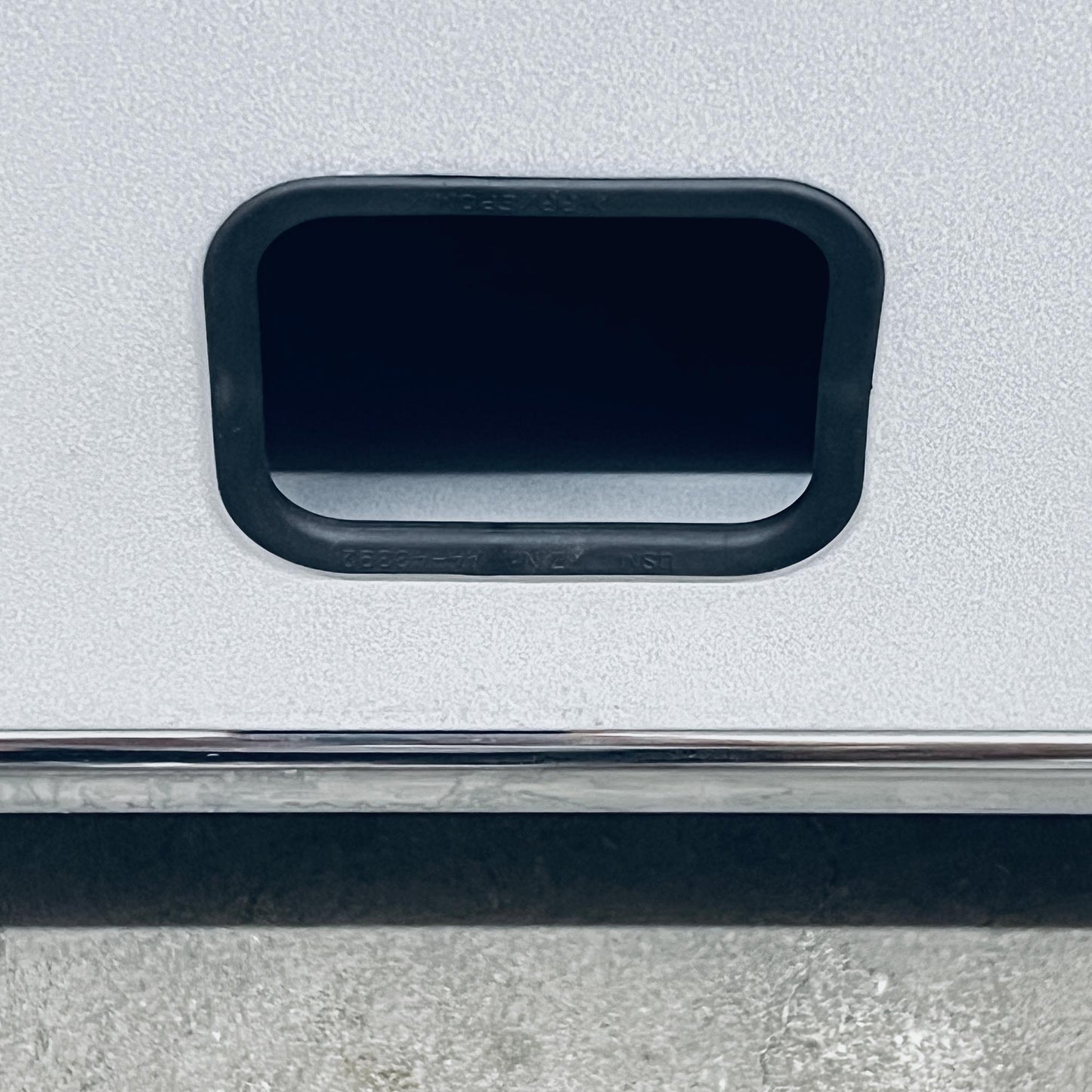 USM Fernseh-Lowboard, Mattsilber, 2 Einschubtüren