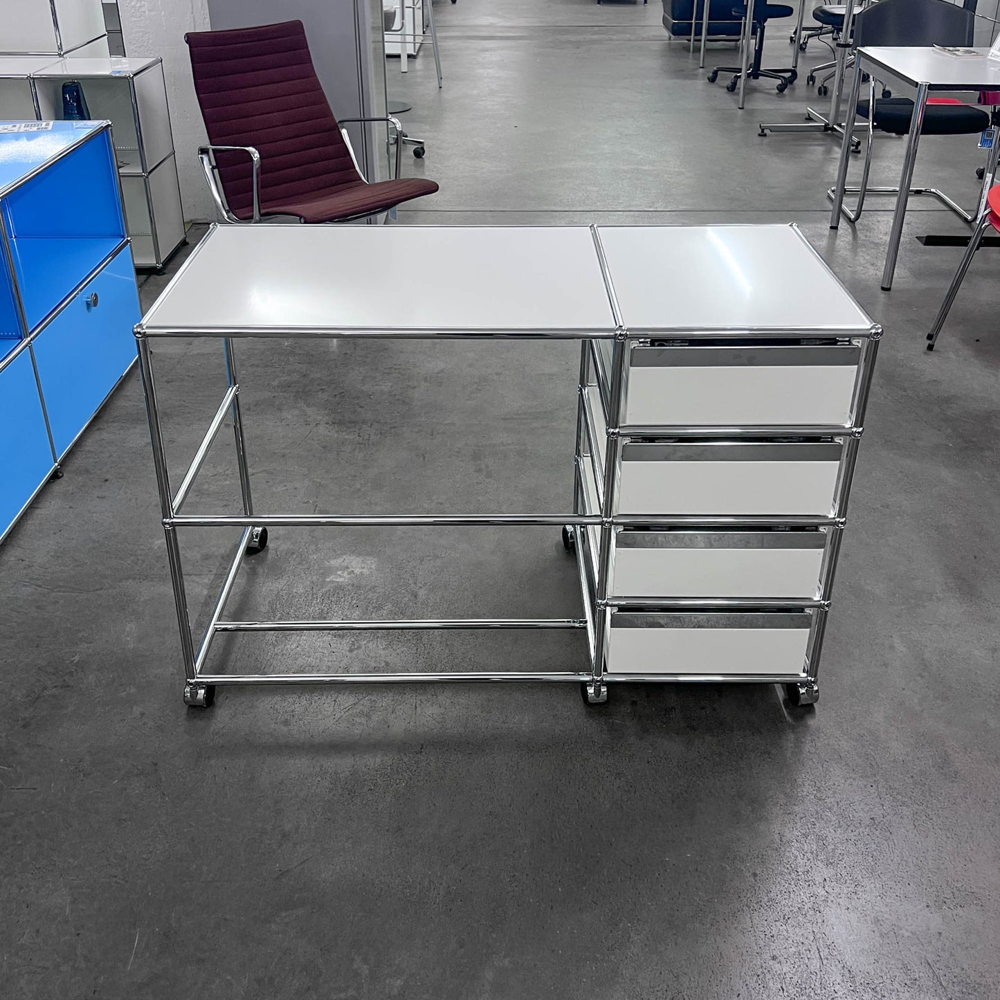 USM Home-Office-Pult, Reinweiss, 4 A6 Schubladen, Q1