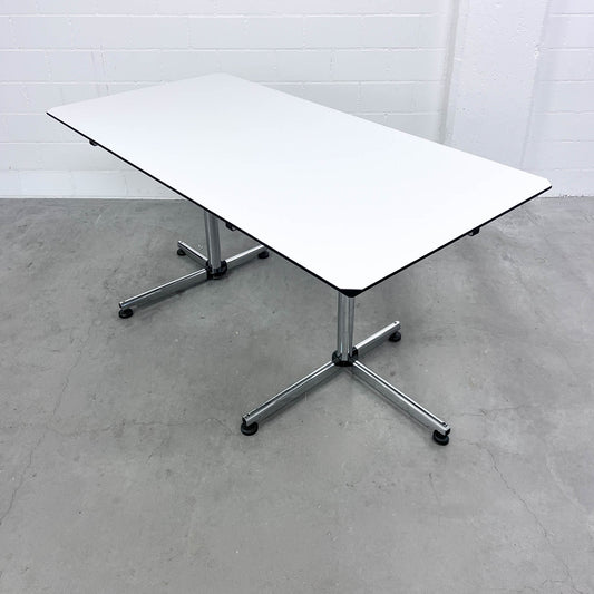 USM Kitos Tisch, 150x75cm, Kunstharz Perlgrau, Q1