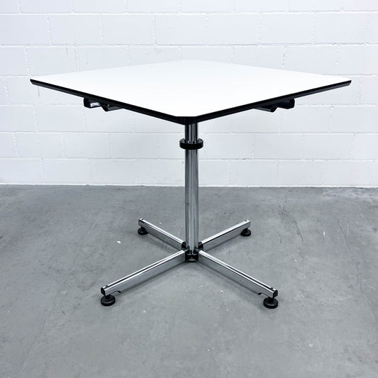 USM Kitos Tisch, Kunstharz Perlgrau, Q1