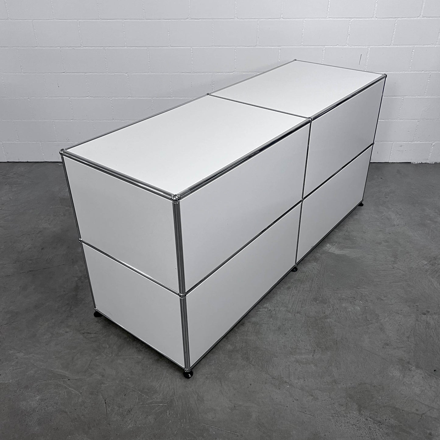 USM Organisationsmöbel, Reinweiss, Ausziehtüre, Ausziehtablar, Klapptüre, A6 Schublade, Q2