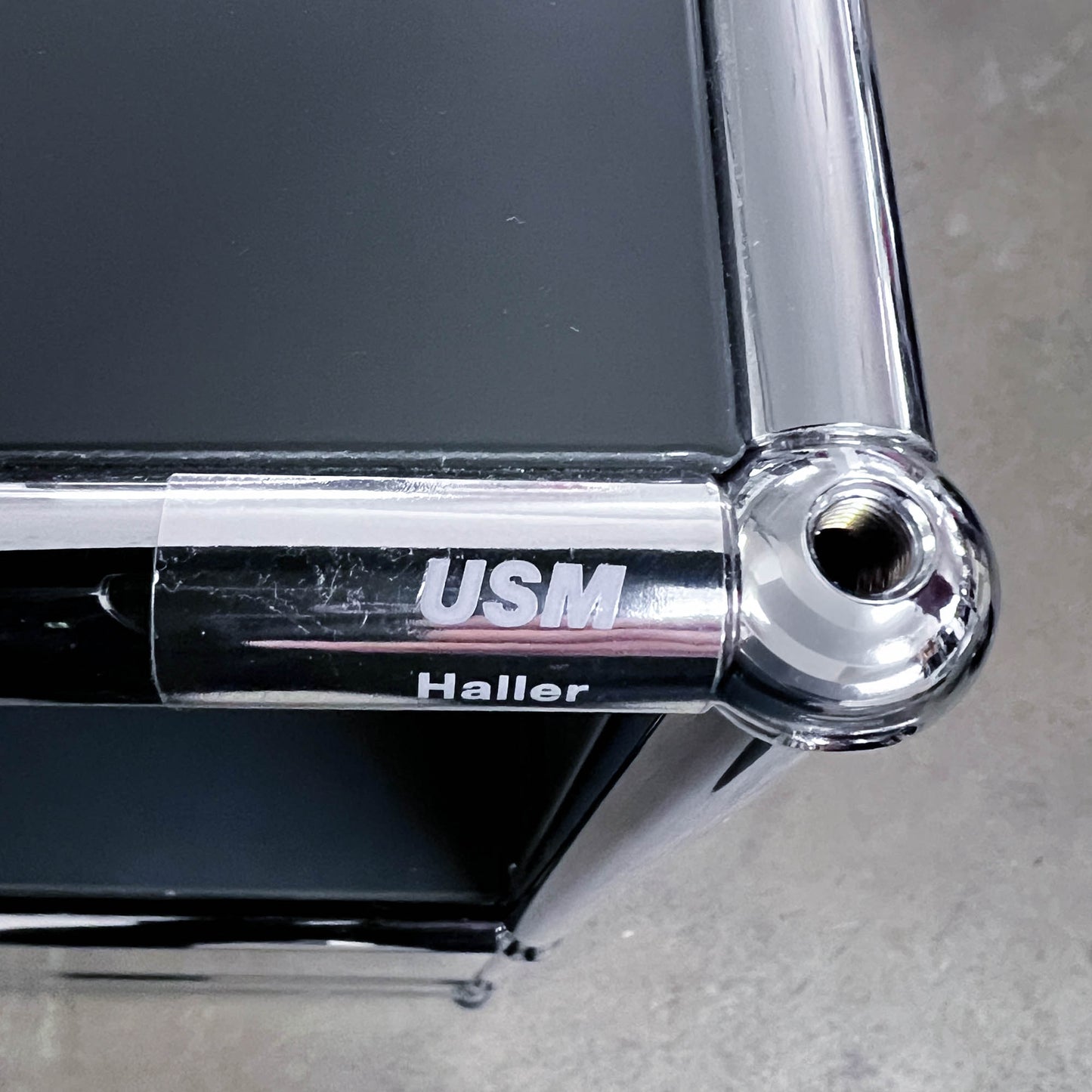 USM Regal, Anthrazitgrau, 1 Ausziehtüre, 1 Klapptüre, Q2