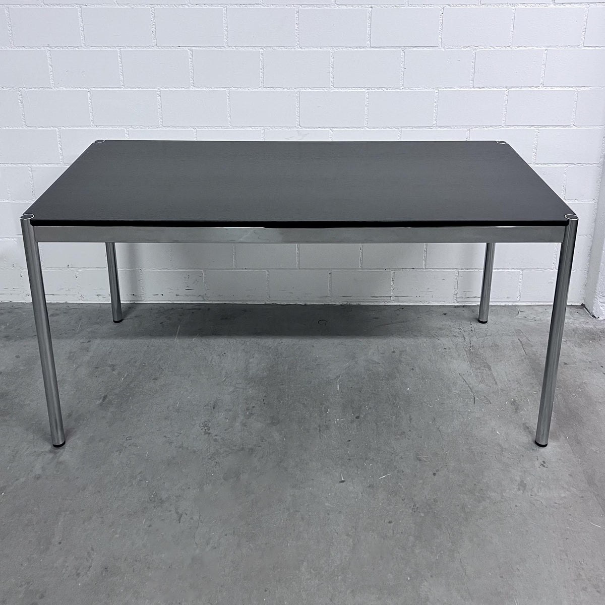 USM Haller Tisch, Eiche Schwarz furniert, 150x75cm