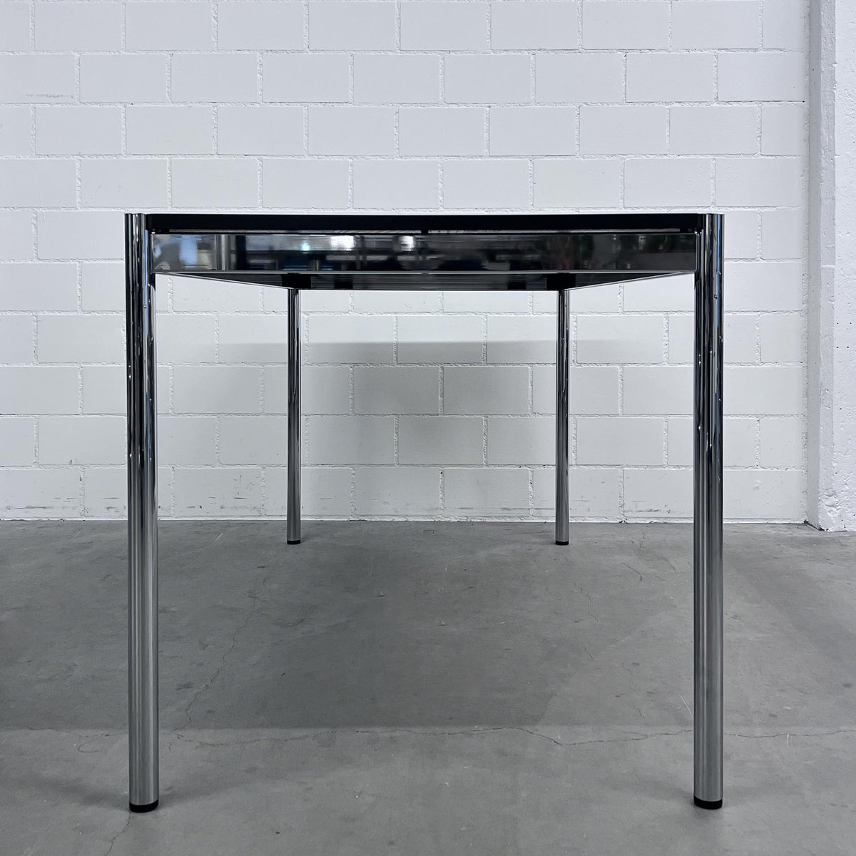 USM Haller Tisch, Eiche Schwarz furniert, 150x75cm