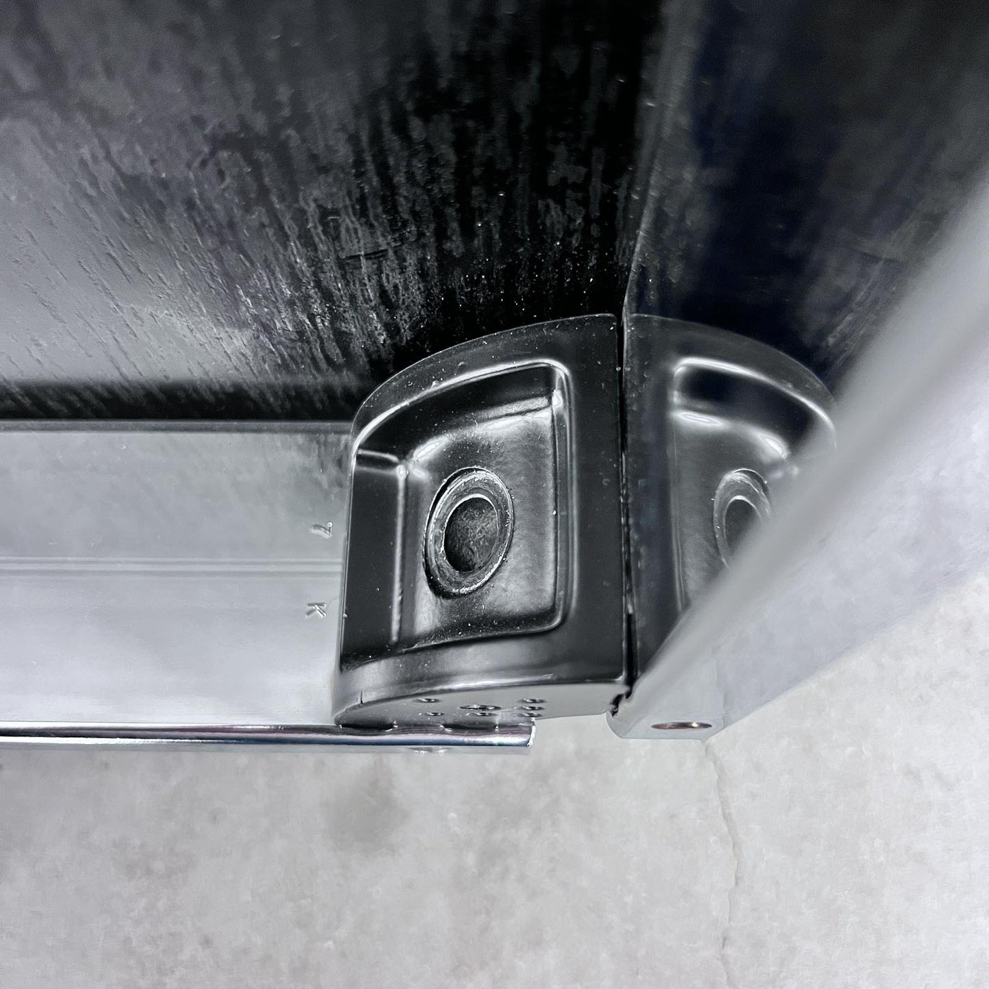 USM Tisch, Eiche Schwarz, 100x100cm, Q3