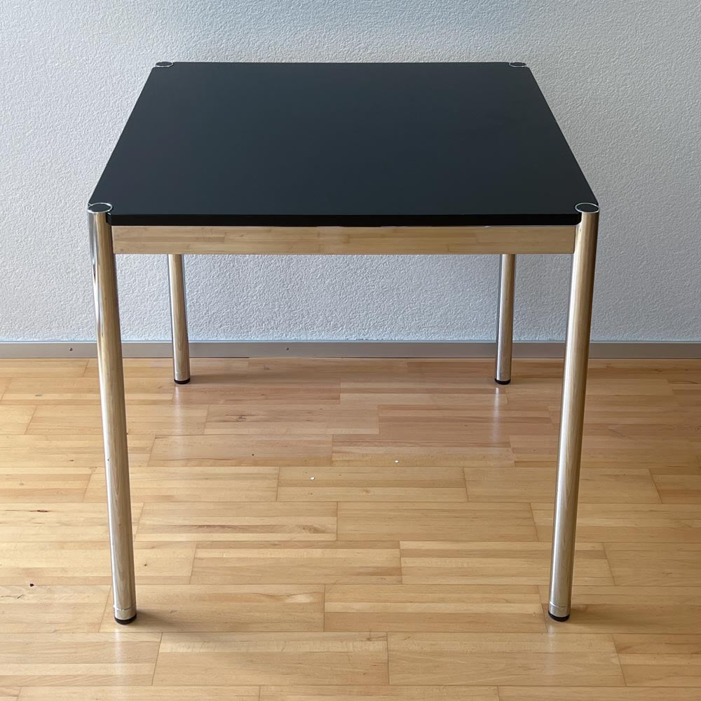 USM Haller Tisch, Eiche Schwarz, 75x75cm, Q1