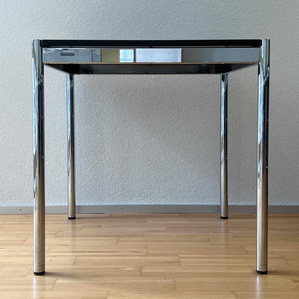 USM Haller Tisch, Eiche Schwarz, 75x75cm, Q1