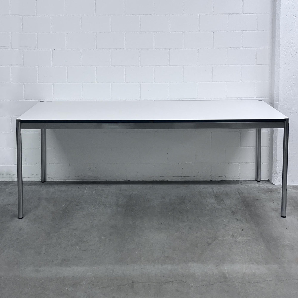 USM Haller Tisch, Kunstharz Perlgrau, 200 × 75 cm, Q1