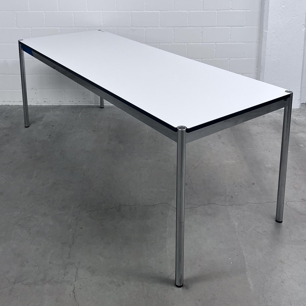 USM Haller Tisch, Kunstharz Perlgrau, 200 × 75 cm, Q1