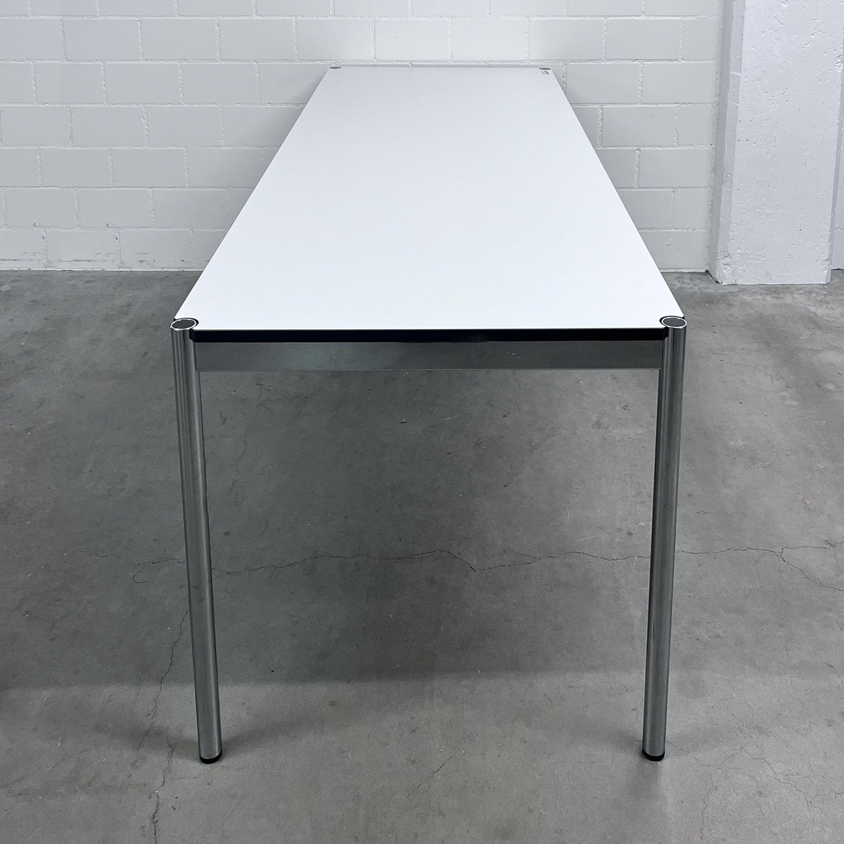 USM Haller Tisch, Kunstharz Perlgrau, 200 × 75 cm, Q1