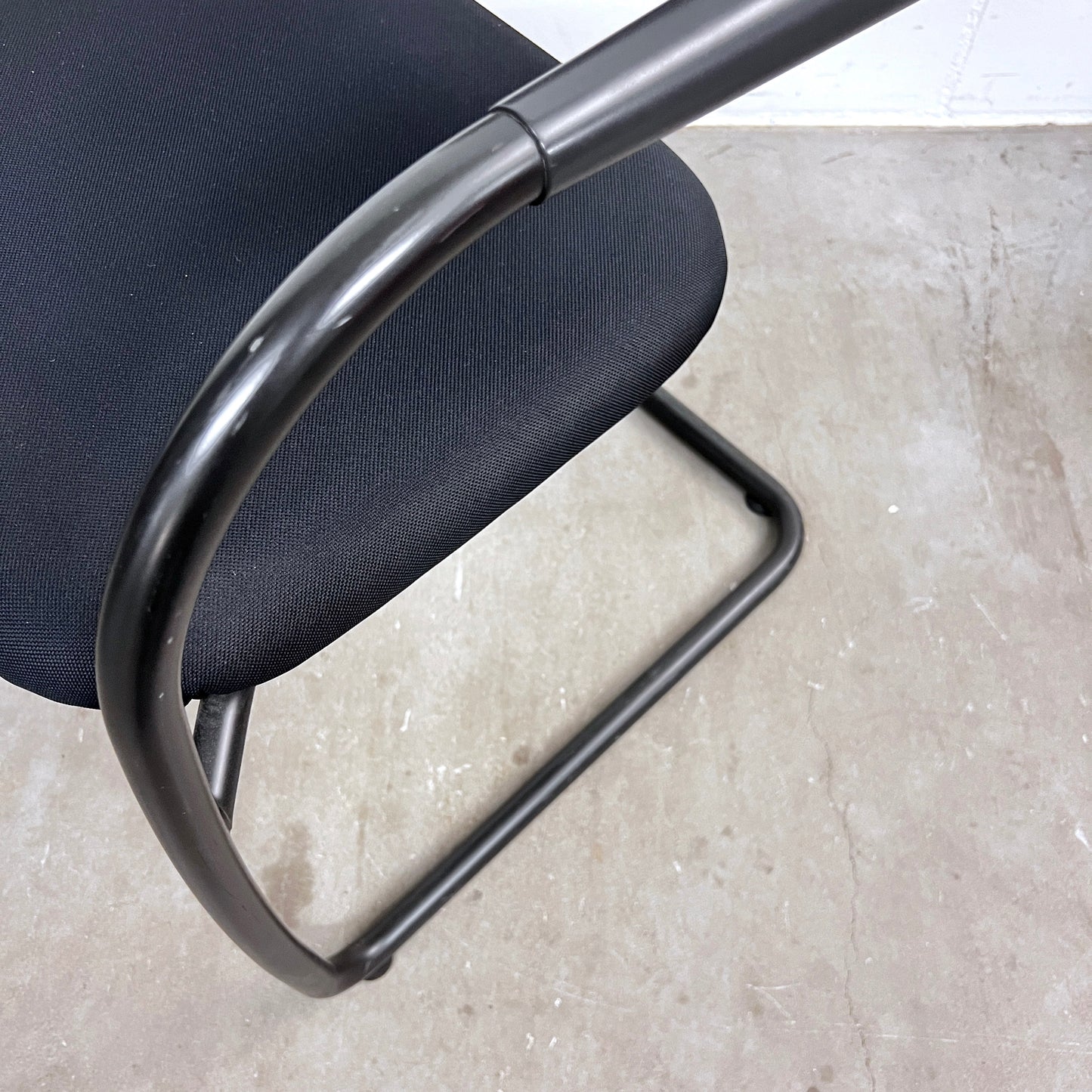 Vitra Visavis Freischwinger Stuhl, Stoff und Rohr Schwarz