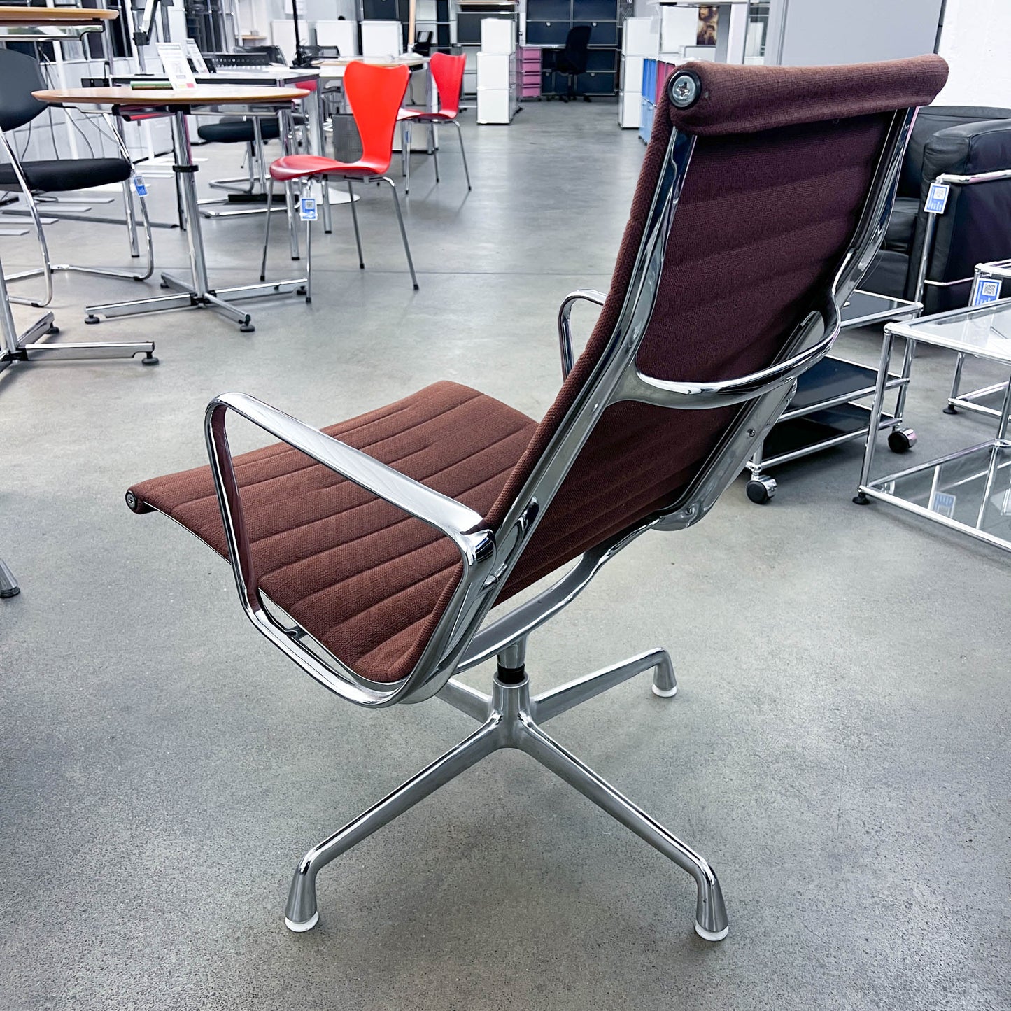 Eames Aluminium Chair Lounge, Herman Miller, Hopsak, braun