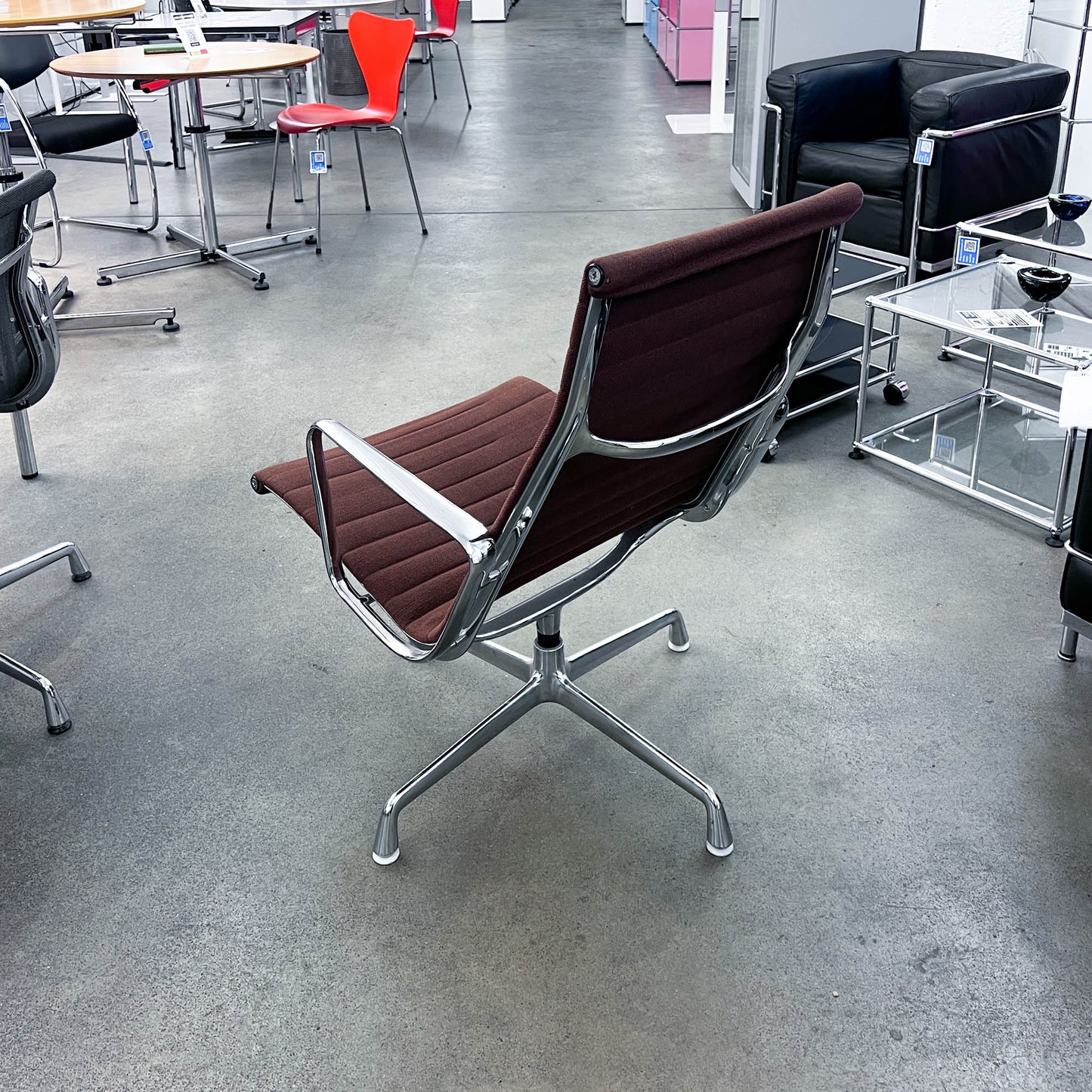Eames Aluminium Chair Lounge, Herman Miller, Hopsak, braun