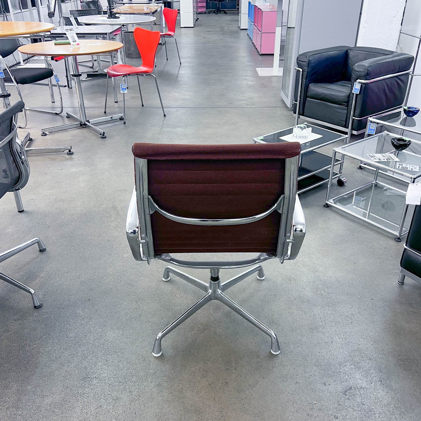 Eames Aluminium Chair Lounge, Herman Miller, Hopsak, braun