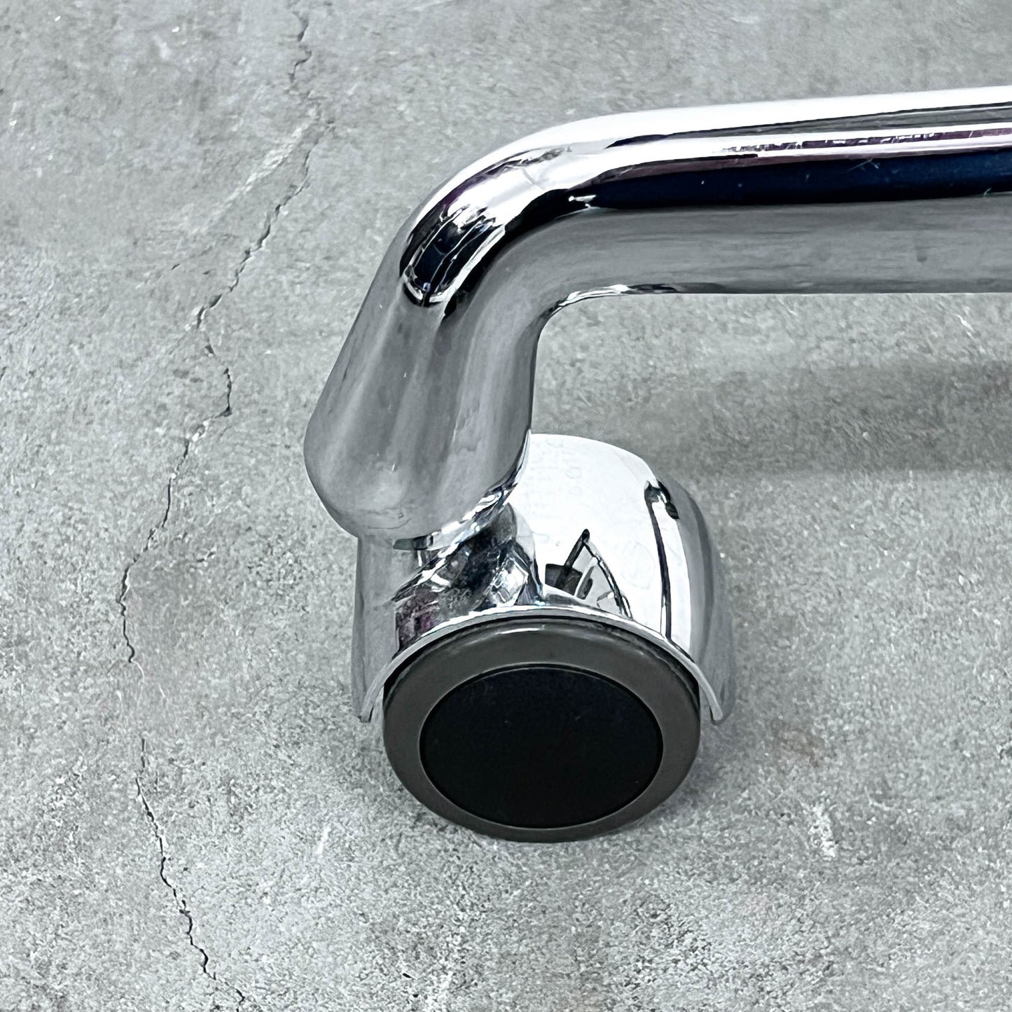 Eames Aluminium Chair, EA 117 Work, Vitra, Netz, schwarz