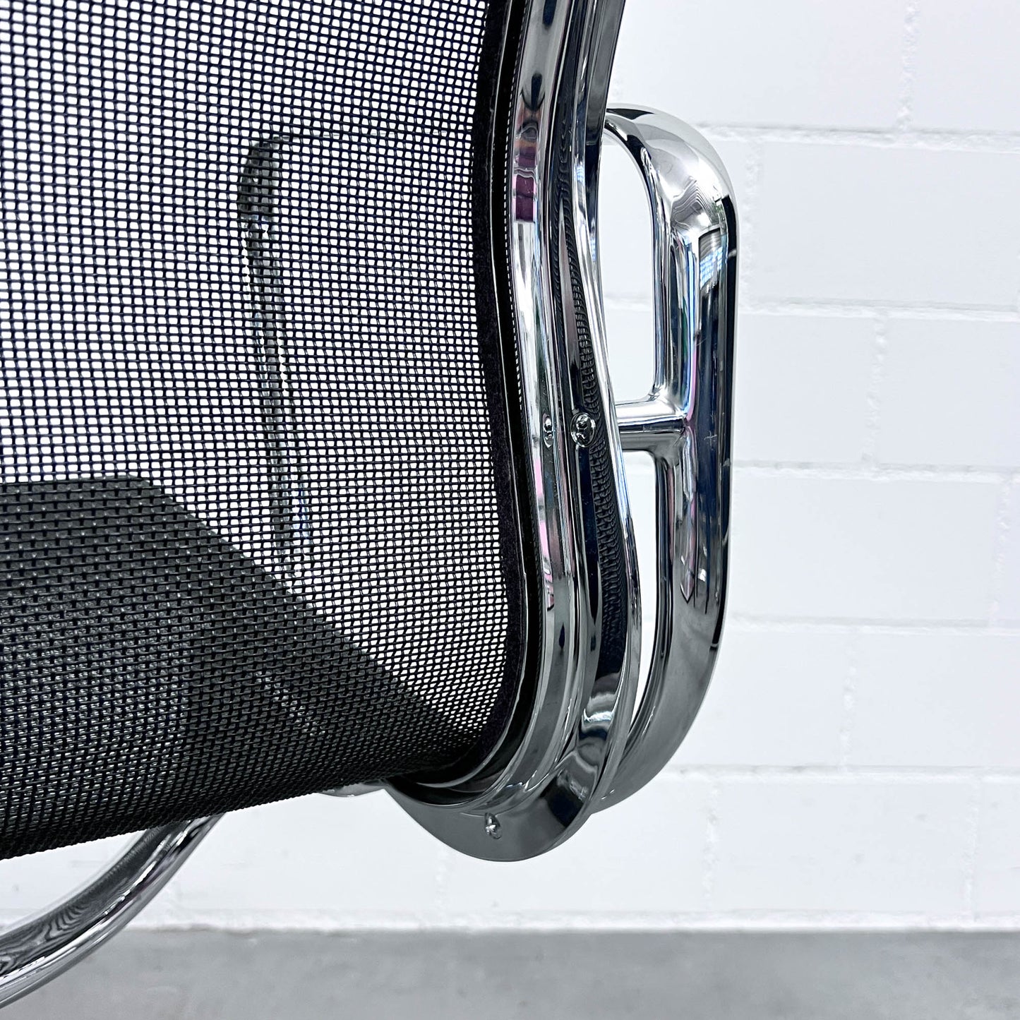 Eames Aluminium Chair, EA 117 Work, Vitra, Netz, schwarz