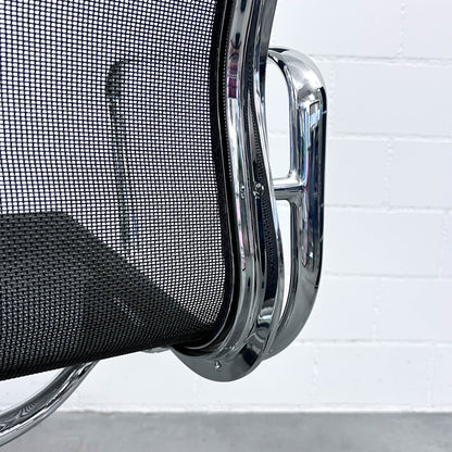 Eames Aluminium Chair, EA 117 Work, Vitra, Netz, schwarz