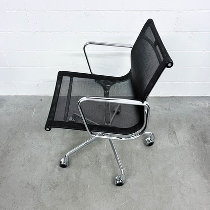 Eames Aluminium Chair, EA 117 Work, Vitra, Netz, schwarz