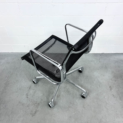 Eames Aluminium Chair, EA 117 Work, Vitra, Netz, schwarz