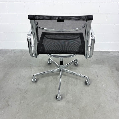 Eames Aluminium Chair, EA 117 Work, Vitra, Netz, schwarz