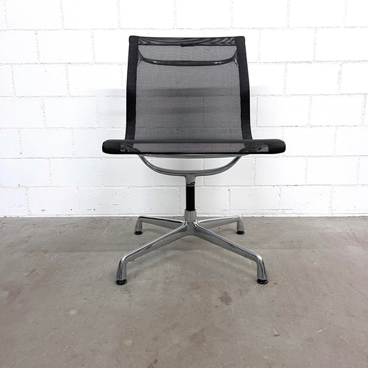 Eames Aluminium Chair EA 101, Vitra, Netz, Schwarz, o. Armlehnen