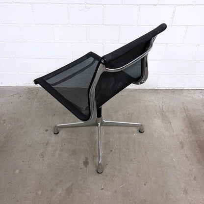 Eames Aluminium Chair EA 101, Vitra, Netz, Schwarz, o. Armlehnen