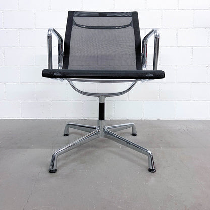 Eames Aluminium Chair EA 108 Conference, Netz Schwarz, Vitra, Q1