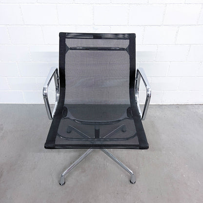 Eames Aluminium Chair EA 108 Conference, Netz Schwarz, Vitra, Q1