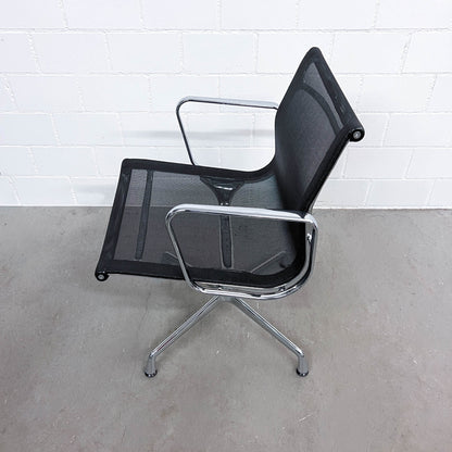 Eames Aluminium Chair EA 108 Conference, Netz Schwarz, Vitra, Q1