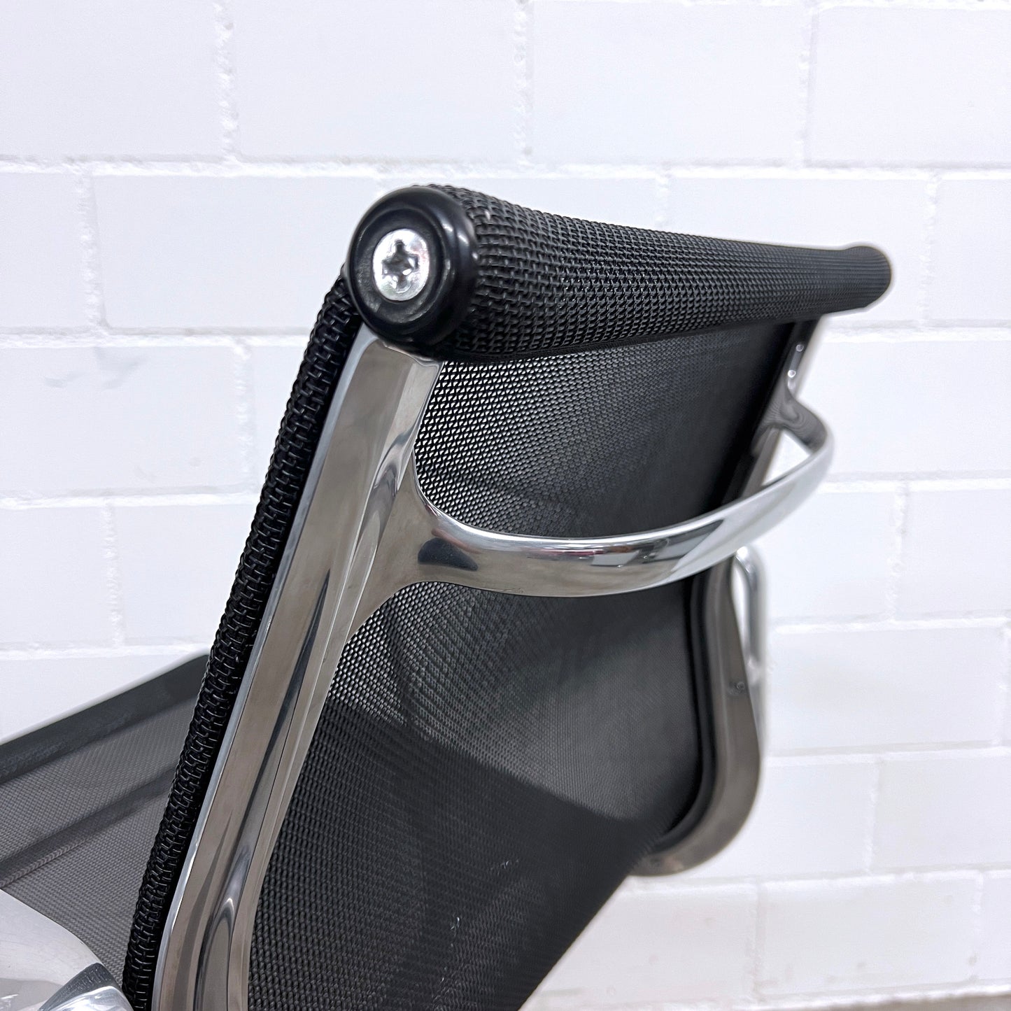 Eames Aluminium Chair EA 108, Vitra, Netz, Schwarz, Q3