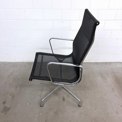 Eames Aluminium Chair Conference EA 108, Vitra, Netz, Schwarz