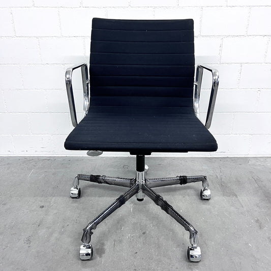 Eames Aluminium Chair EA 117 Work, Vitra, Hopsak, Schwarz