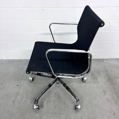 Eames Aluminium Chair EA 117 Work, Vitra, Hopsak, Schwarz
