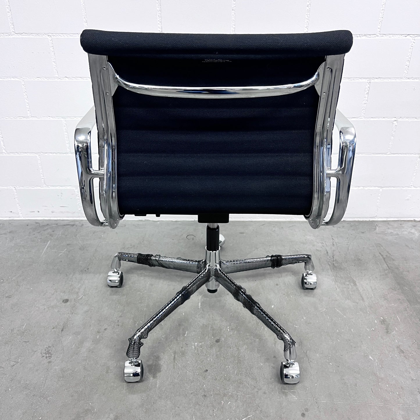 Eames Aluminium Chair EA 117 Work, Vitra, Hopsak, Schwarz