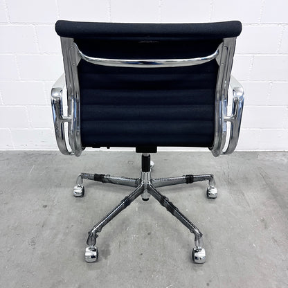 Eames Aluminium Chair EA 117 Work, Vitra, Hopsak, Schwarz