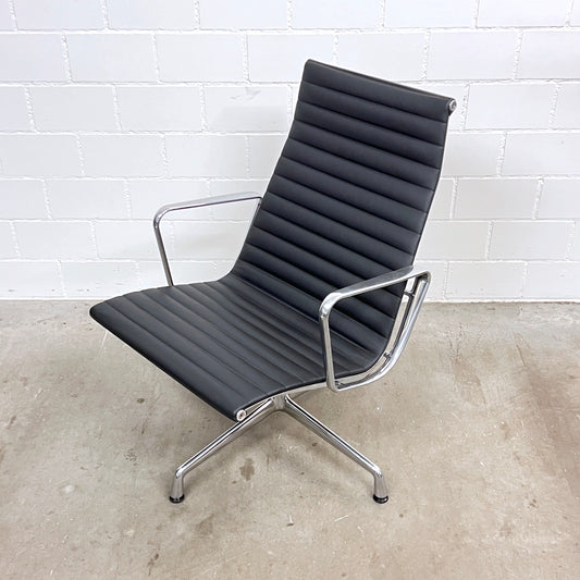Eames Aluminium Chair Lounge EA 124, Vitra, Leder, Schwarz