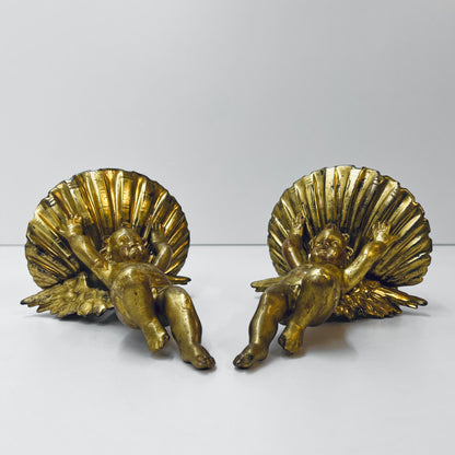 Zwei Engel mit Muscheln, Wanddekoration