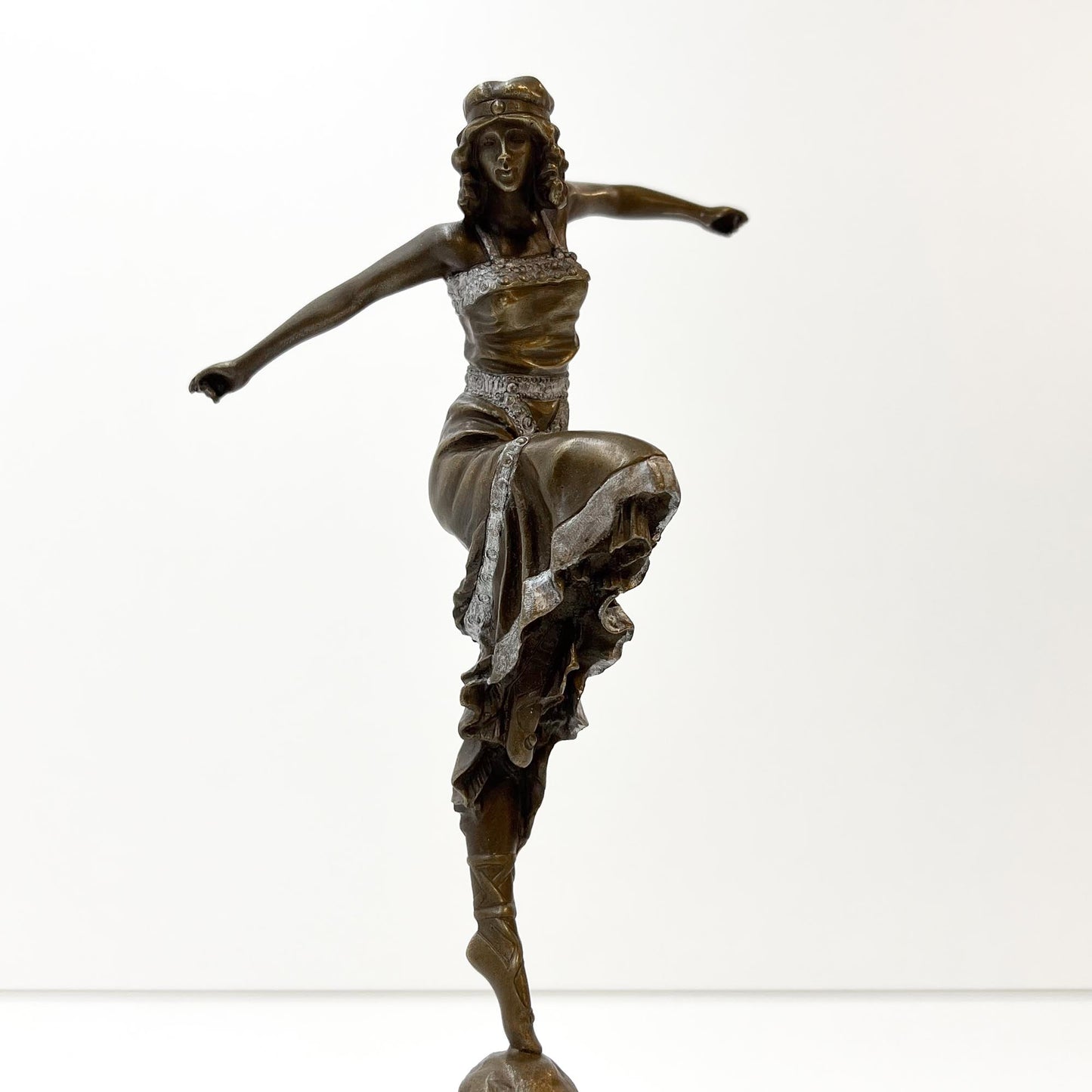 Tänzerin auf Sockel, Art Déco