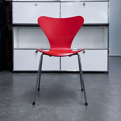 Fritz Hansen Serie 7 Stuhl, rot
