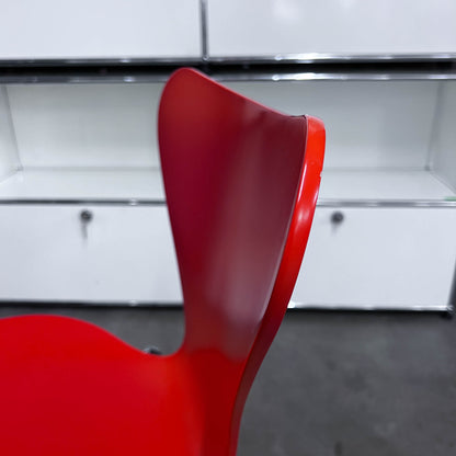 Fritz Hansen Serie 7 Stuhl, rot