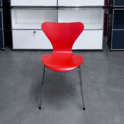 Fritz Hansen Serie 7 Stuhl, rot