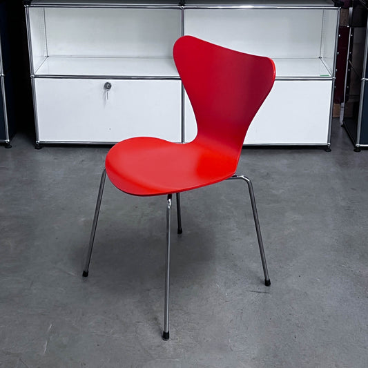 Fritz Hansen Serie 7 Stuhl, rot