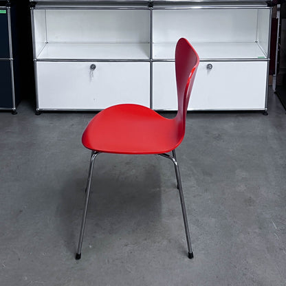 Fritz Hansen Serie 7 Stuhl, rot